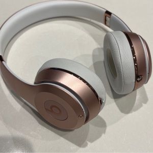 Beats by Dre Solo3 in Rose Gold